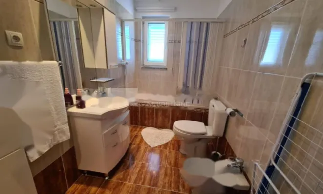 Недвижимость Четырехкомнатная квартира, центр, Опатия: 11