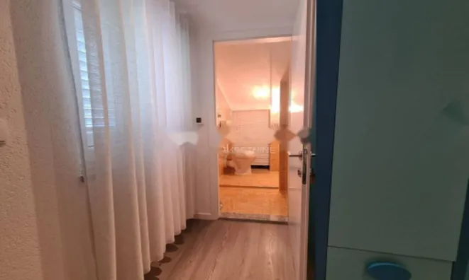 Недвижимость Четырехкомнатная квартира, центр, Опатия: 22