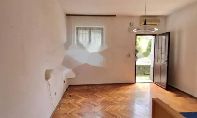 Недвижимость Трехкомнатная квартира Центр: 8