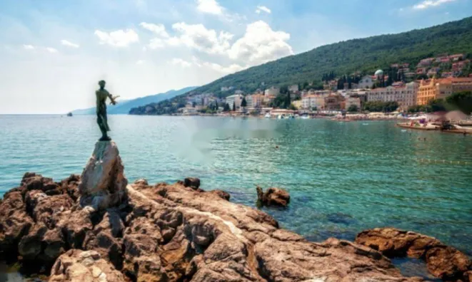 Недвижимость Трехкомнатная квартира Центр: 12