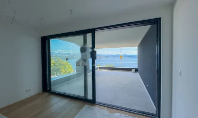 Недвижимость Трехкомнатная квартира Центр: 14