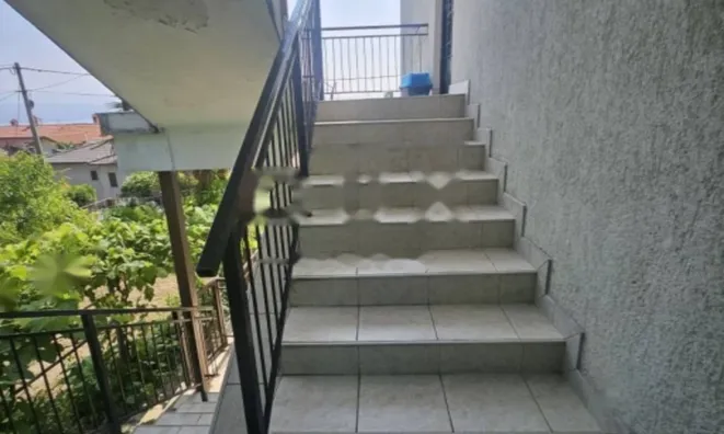 Недвижимость Двухкомнатная квартира в центре: 25