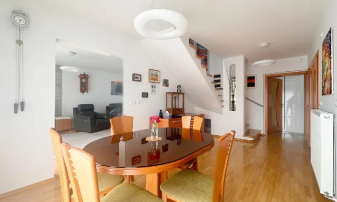 Недвижимость Дом, Чешница, Состро: 4