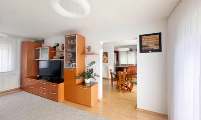 Недвижимость Дом, Чешница, Состро: 6