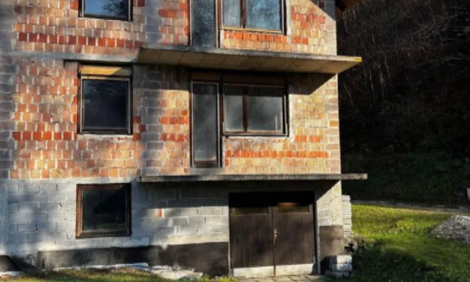 Недвижимость Дом в Залоге с возможностью двух квартир: 3