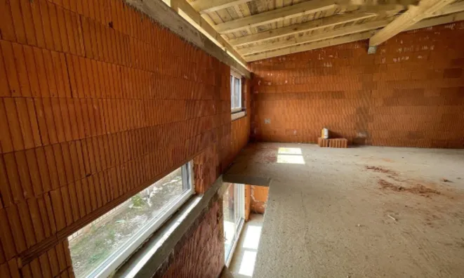 Недвижимость Дом с террасой в Залоге: 2