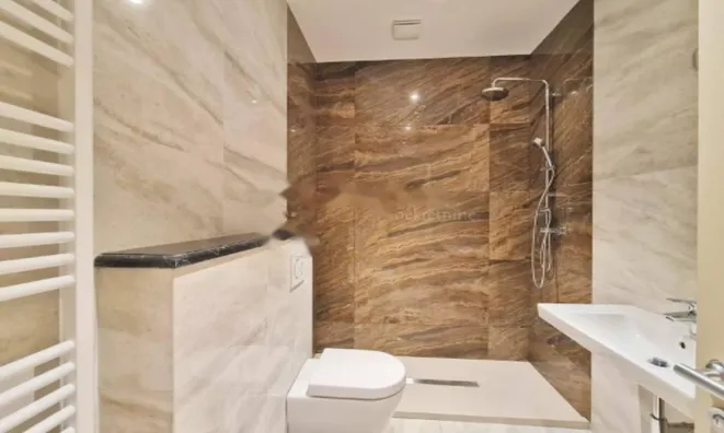 Недвижимость Четырёхкомнатная квартира в центре : 22