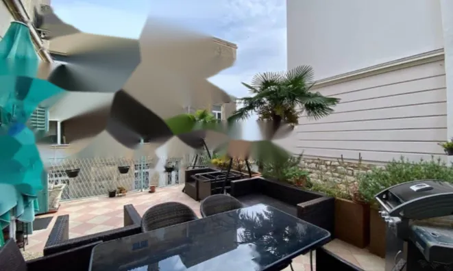 Недвижимость Трехкомнатная квартира, Центр: 3