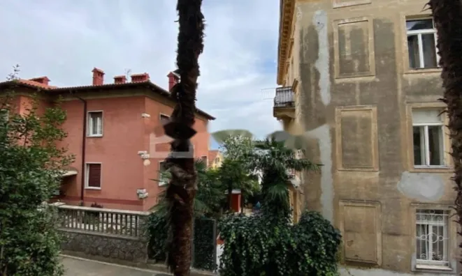 Недвижимость Трехкомнатная квартира, Центр: 10