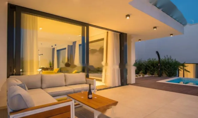 Недвижимость Семейный дом 183 м², Центр: 17