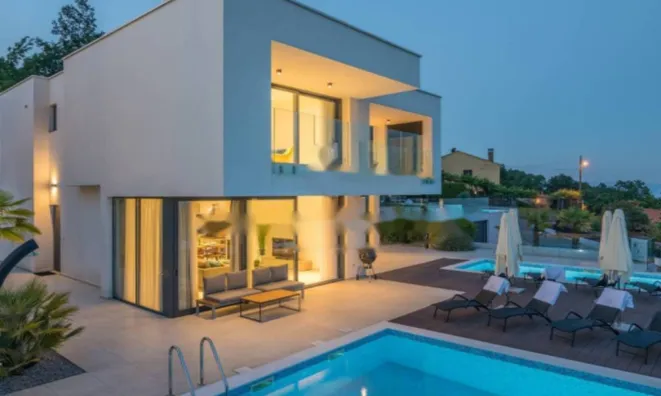 Недвижимость Семейный дом 183 м², Центр: 18