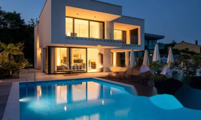 Недвижимость Семейный дом 183 м², Центр: 21