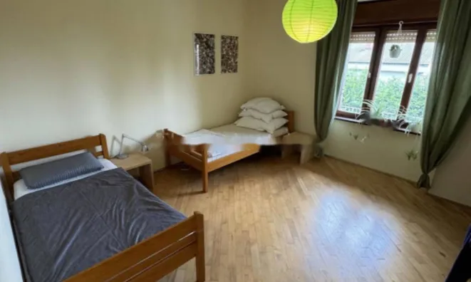 Недвижимость Трехкомнатный на земле, Центр.: 6