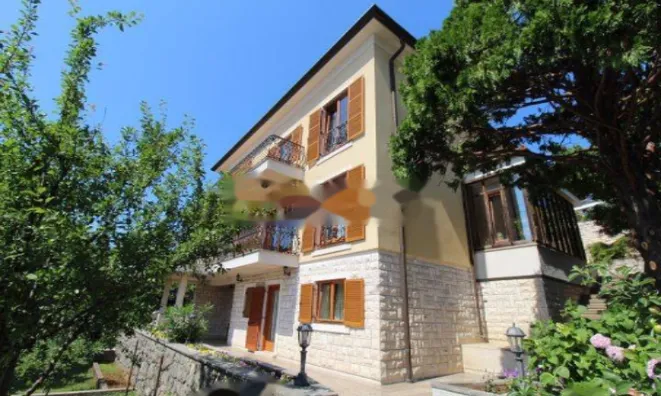 Недвижимость Семейный дом 350 м² в Побри: 1