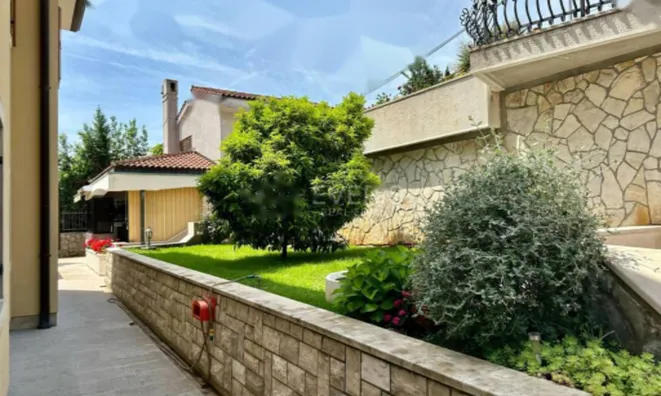 Недвижимость Семейный дом 350 м² в Побри: 9