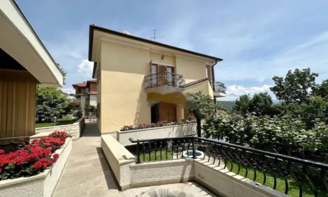 Недвижимость Семейный дом 350 м² в Побри: 10