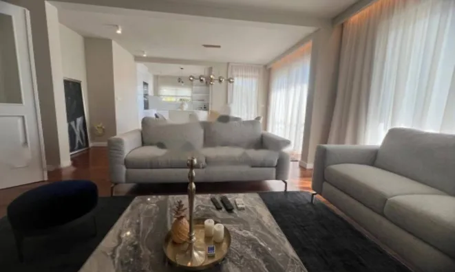 Недвижимость Трёхкомнатная квартира, Центр: 2