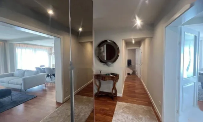 Недвижимость Трёхкомнатная квартира, Центр: 10