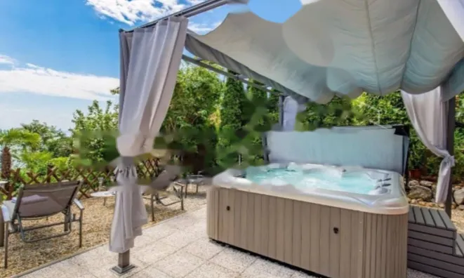 Недвижимость Четырехкомнатная квартира в Опатии: 1