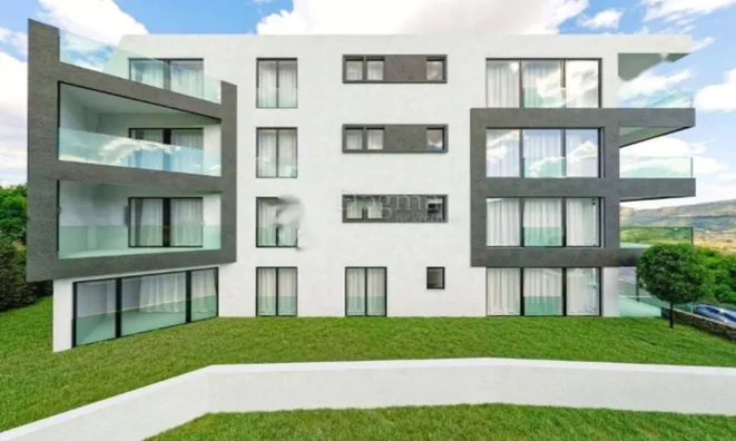 Недвижимость Трёхкомнатная квартира в центре: 4