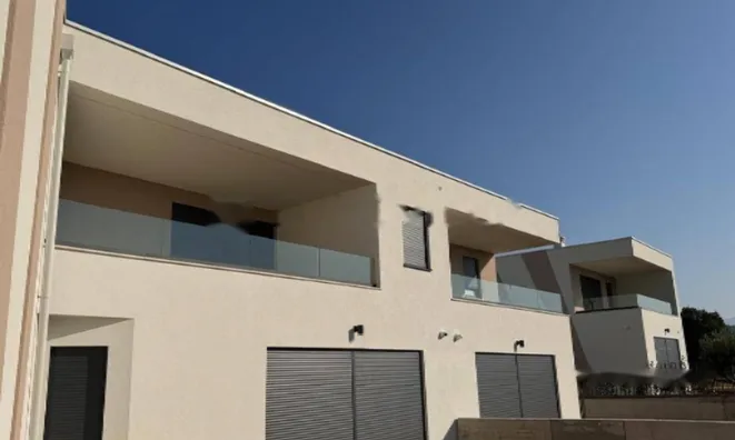 Недвижимость Трехкомнатная квартира Побри: 1