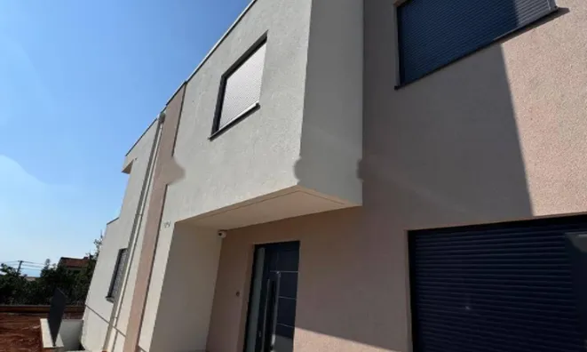 Недвижимость Трехкомнатная квартира Побри: 2