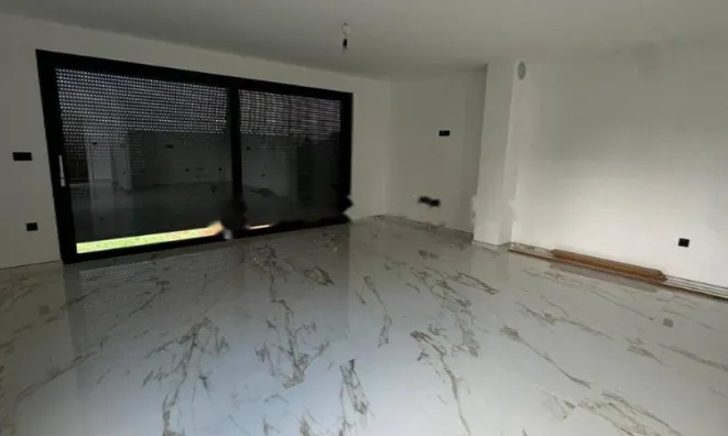 Недвижимость Трехкомнатная квартира Побри: 11