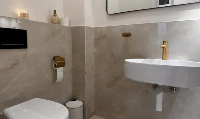 Недвижимость Двухкомнатная квартира в Центре: 12