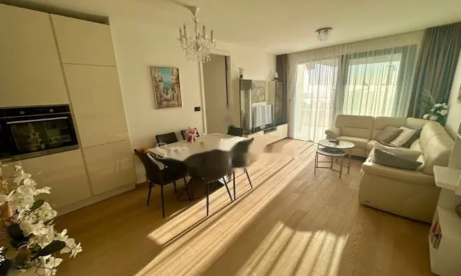 Недвижимость Трехкомнатная квартира Центр: 2