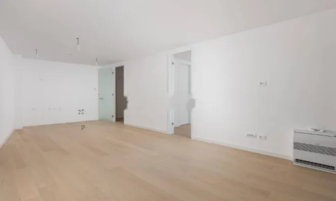 Недвижимость Трехкомнатная квартира в центре: 18