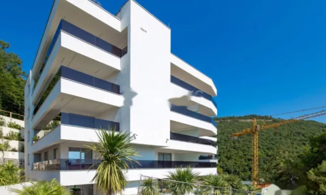 Недвижимость Трехкомнатная квартира в центре: 31