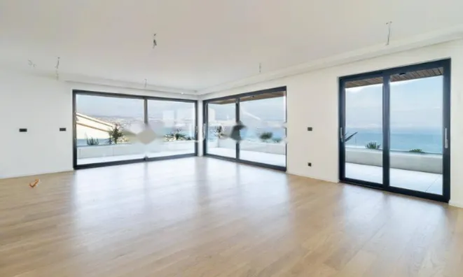 Недвижимость Трёхкомнатная квартира Центр: 1