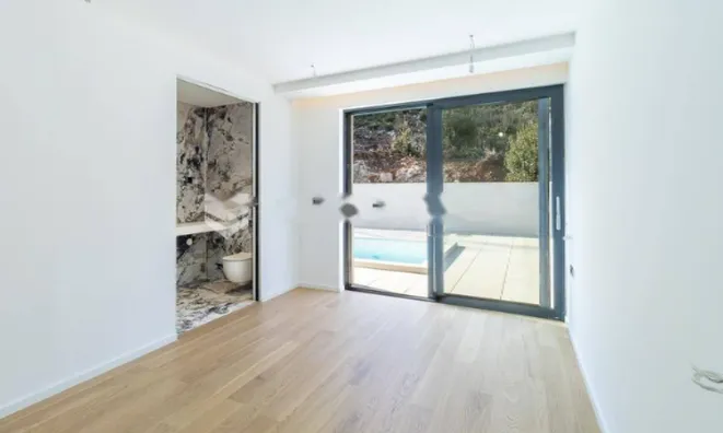 Недвижимость Трёхкомнатная квартира Центр: 4