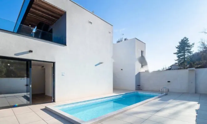 Недвижимость Трёхкомнатная квартира Центр: 6