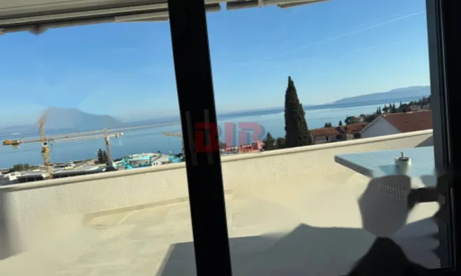 Недвижимость Трехкомнатная квартира в центре Опатии: 3