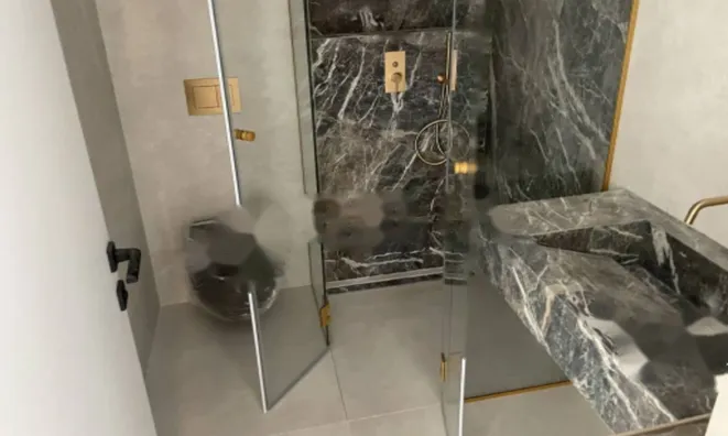 Недвижимость Трехкомнатная квартира в центре: 10