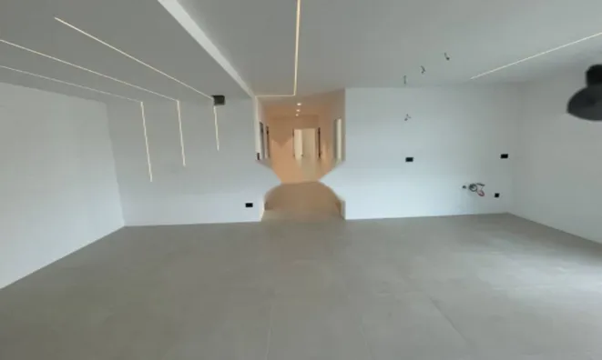 Недвижимость Трёхкомнатная квартира в центре: 3