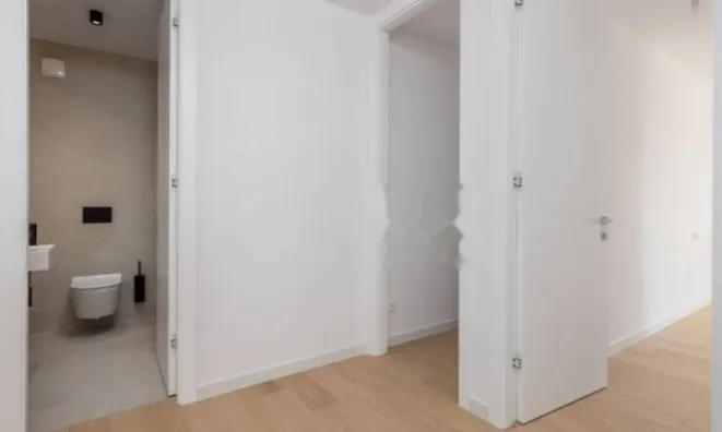 Недвижимость Двухкомнатная квартира Центр: 8