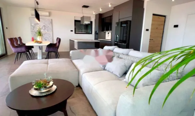 Недвижимость Трехкомнатная квартира, центр: 5