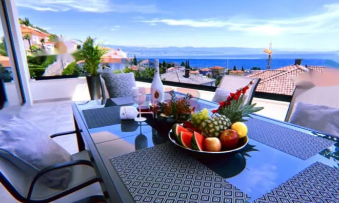 Недвижимость Трехкомнатная квартира, центр: 7