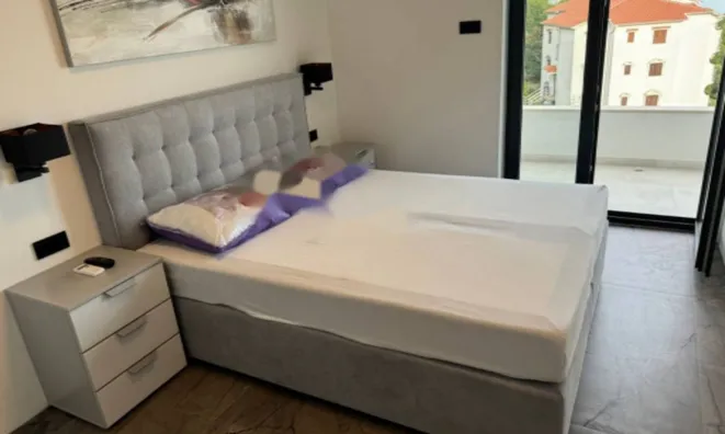 Недвижимость Трехкомнатная квартира, центр: 13