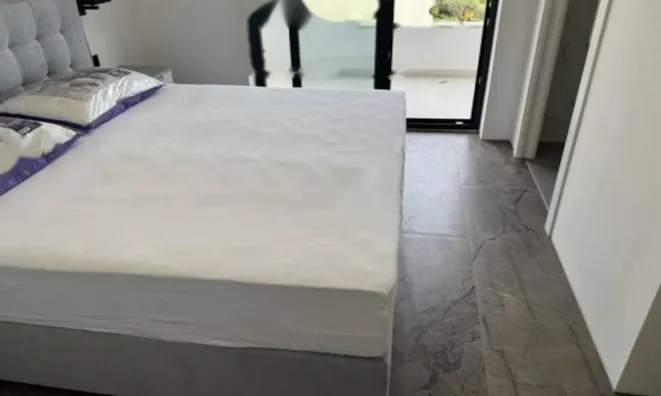 Недвижимость Трехкомнатная квартира, центр: 16