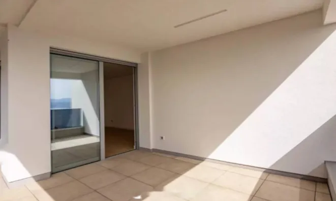 Недвижимость Трёхкомнатная квартира в центре: 3