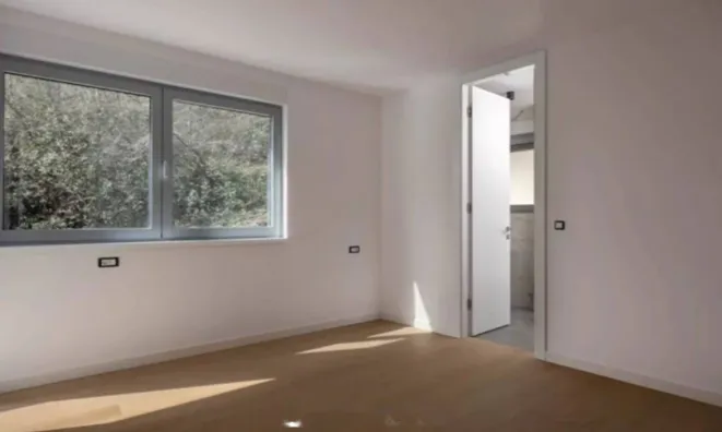 Недвижимость Трёхкомнатная квартира в центре: 16