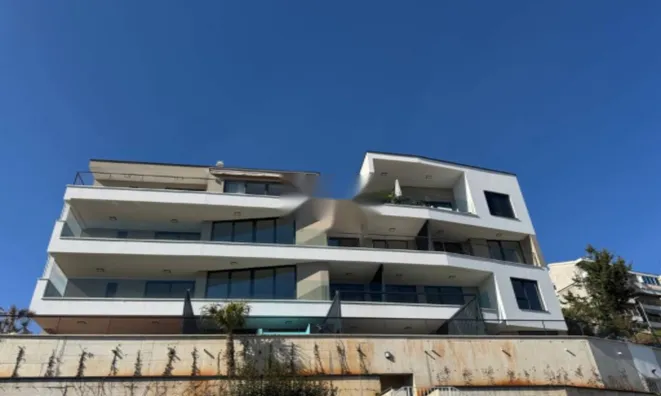 Недвижимость Трехкомнатная квартира, Центр: 2