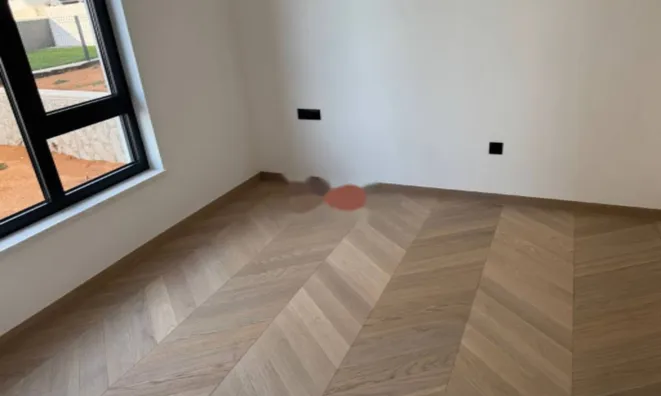 Недвижимость Трехкомнатная квартира, Центр: 7