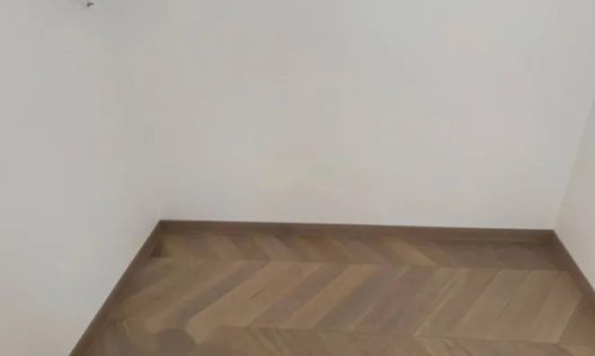 Недвижимость Трехкомнатная квартира, Центр: 10