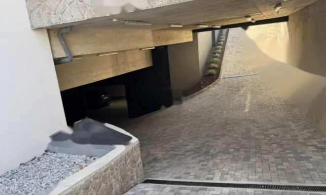 Недвижимость Трехкомнатная квартира, Центр: 16