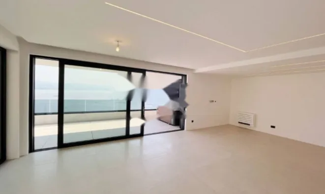 Недвижимость Трёхкомнатная квартира в центре: 1