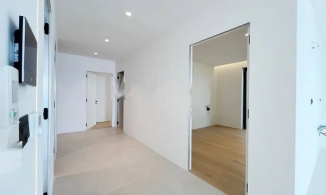 Недвижимость Трёхкомнатная квартира в центре: 9